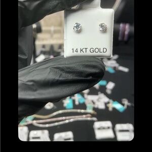 14 KT Gold Sparkling Stud Earrings Moissinite 1ctw